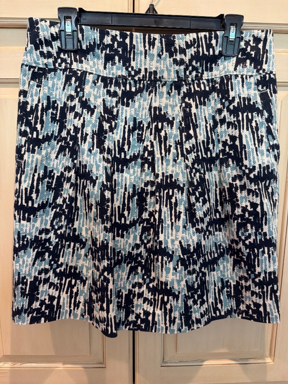 Ann Taylor lined skirt with side zipper and front pockets